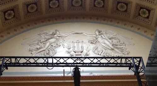 Conservatoire Bas relief escalier  Lyre (Rykne).jpg